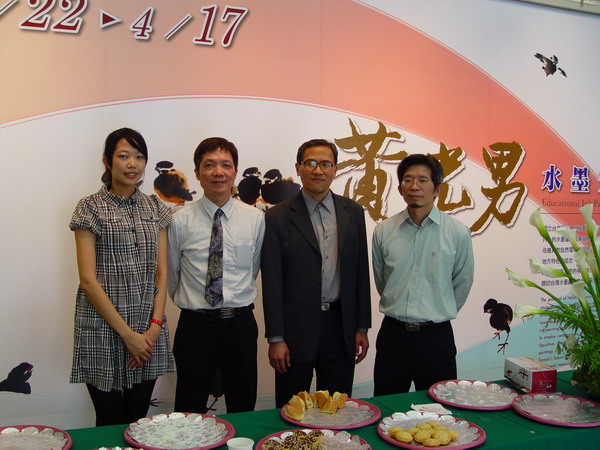 合影(右一廖新田所長、右二潘金定秘書、左一張競元小姐、左二張繼文教授)